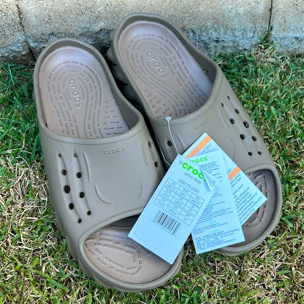 Crocs men’s 9 w 11 brown dark tan echo slides sandals shoes slippers slip NEW